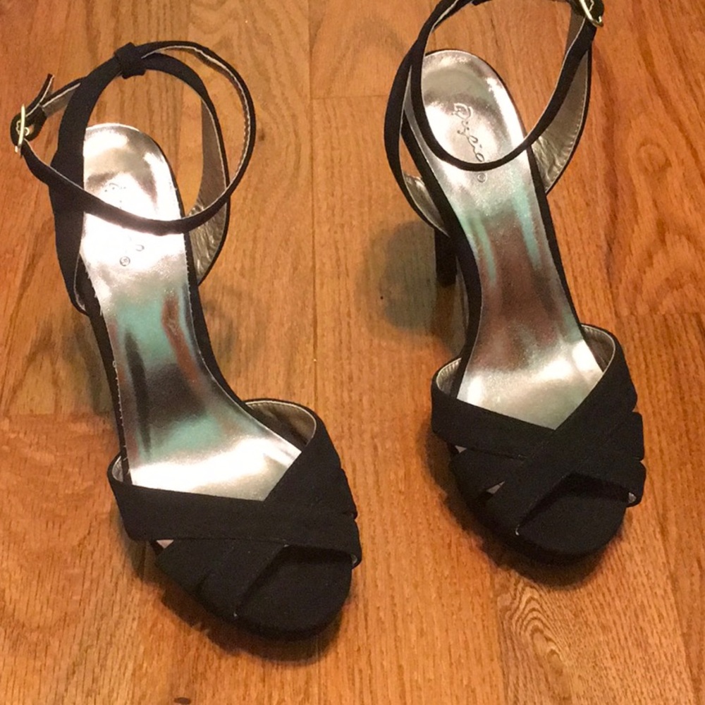 Black platform peeptoes